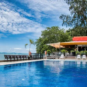 Hotel Sentral Seaview @ ​beachfront